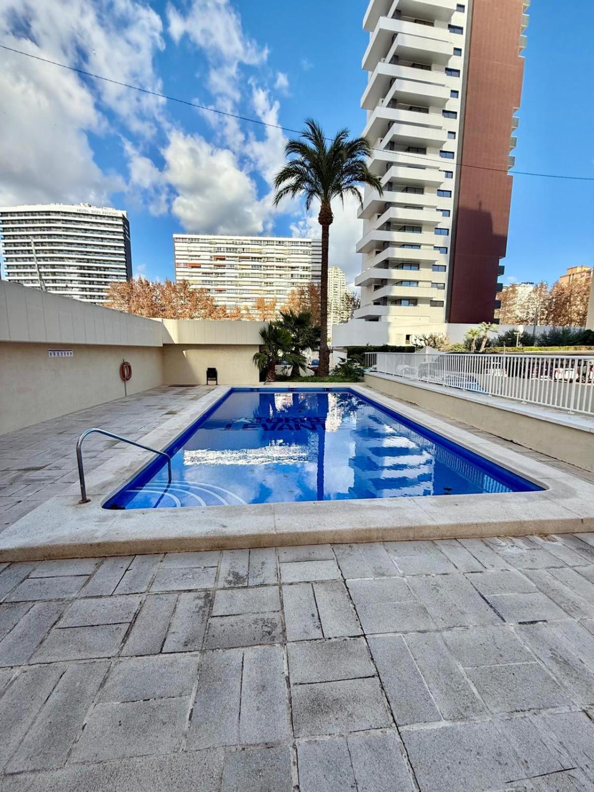 Apartamento Torre Levante, primera línea de playa Benidorm Exterior foto